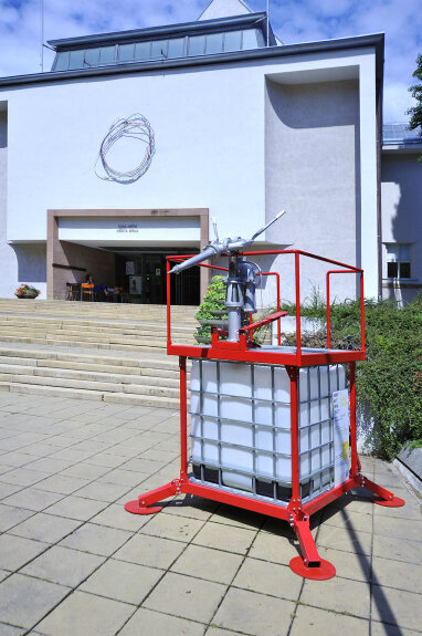 Robert Vlasák - Oni nás, my sebe